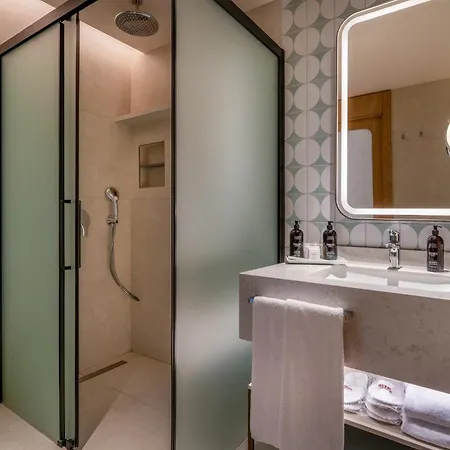Trendy Perge & Hotel